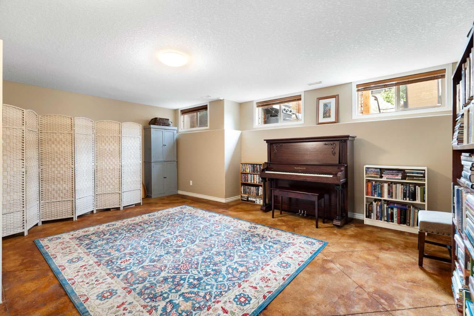 19 Rockmont Court NW
