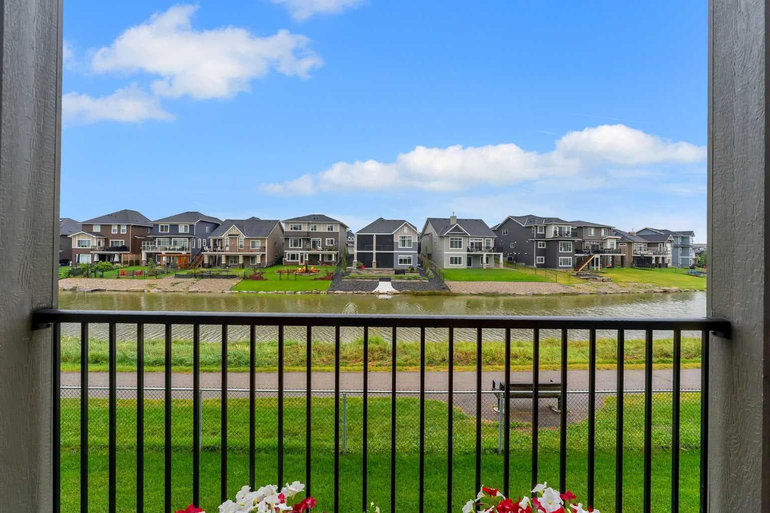 284 Canals Crossing SW