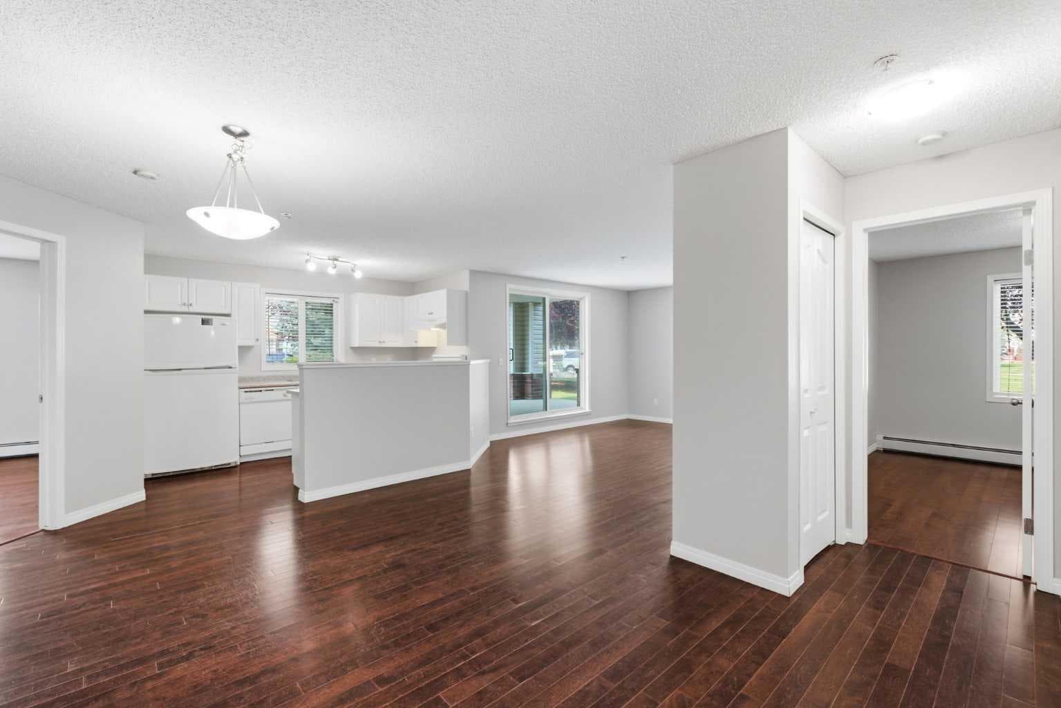 102, 17 Country Village Bay NE