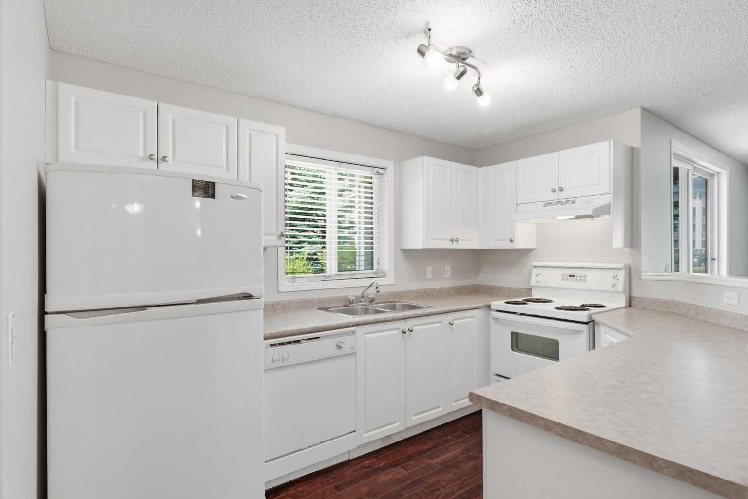 102, 17 Country Village Bay NE