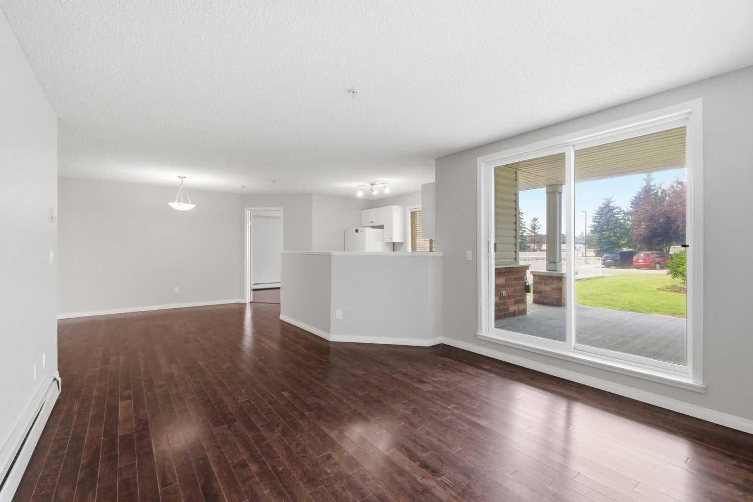 102, 17 Country Village Bay NE