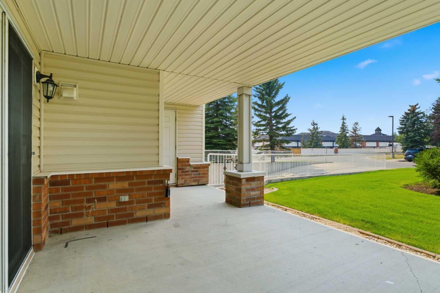 102, 17 Country Village Bay NE