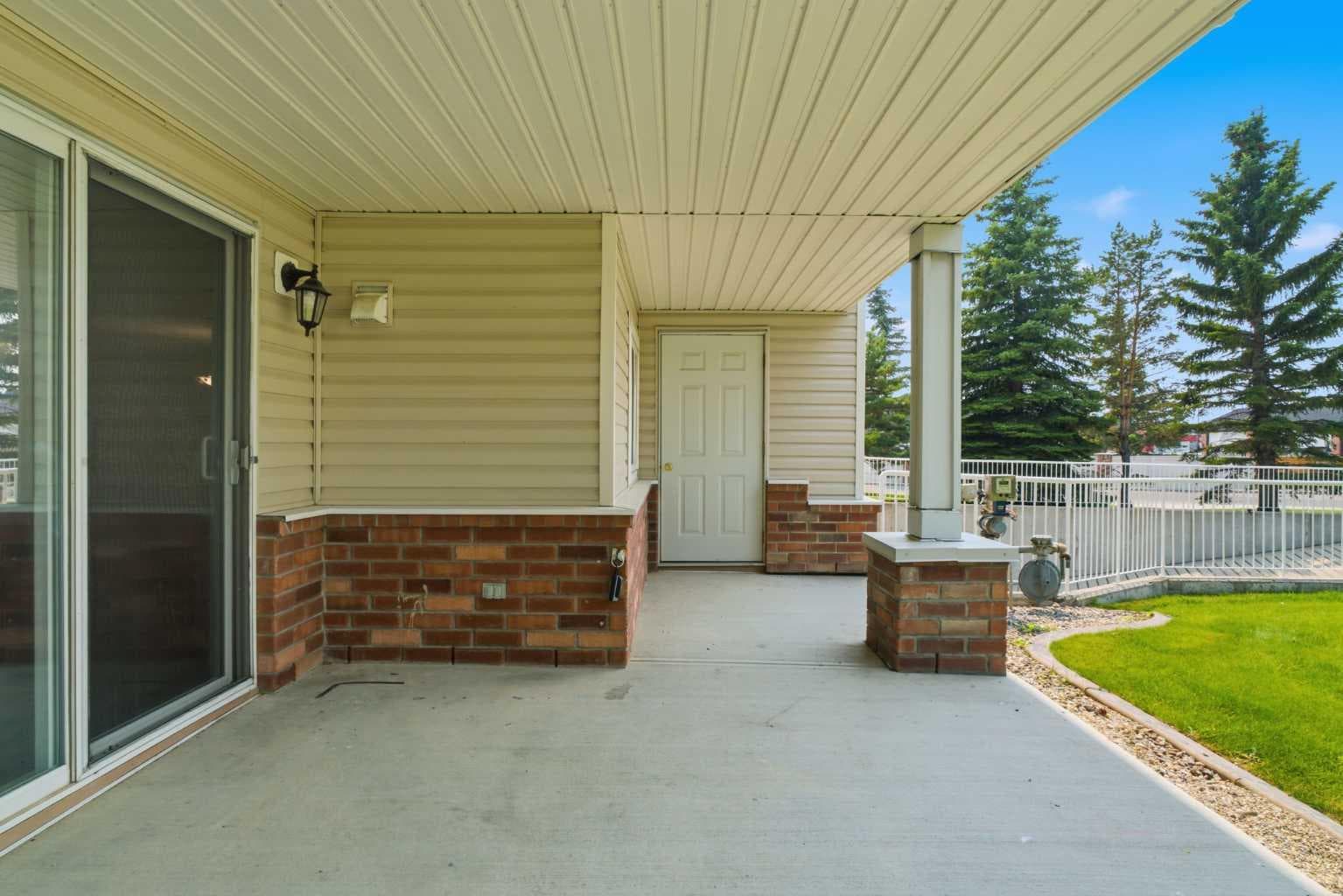 102, 17 Country Village Bay NE
