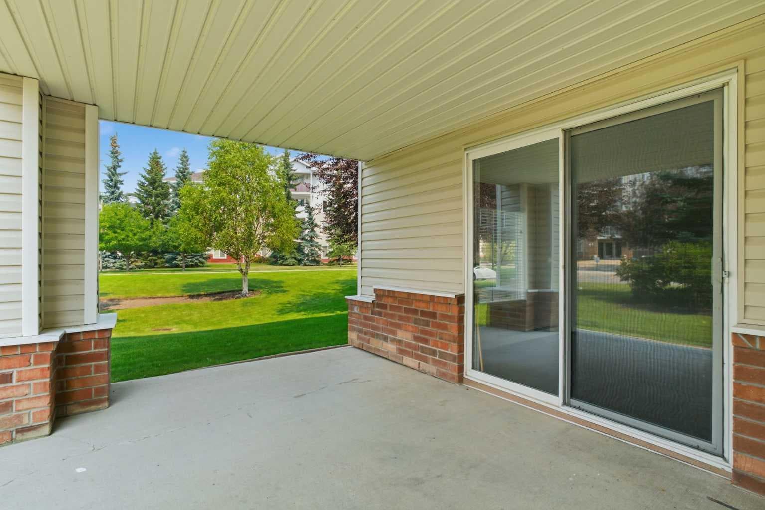 102, 17 Country Village Bay NE