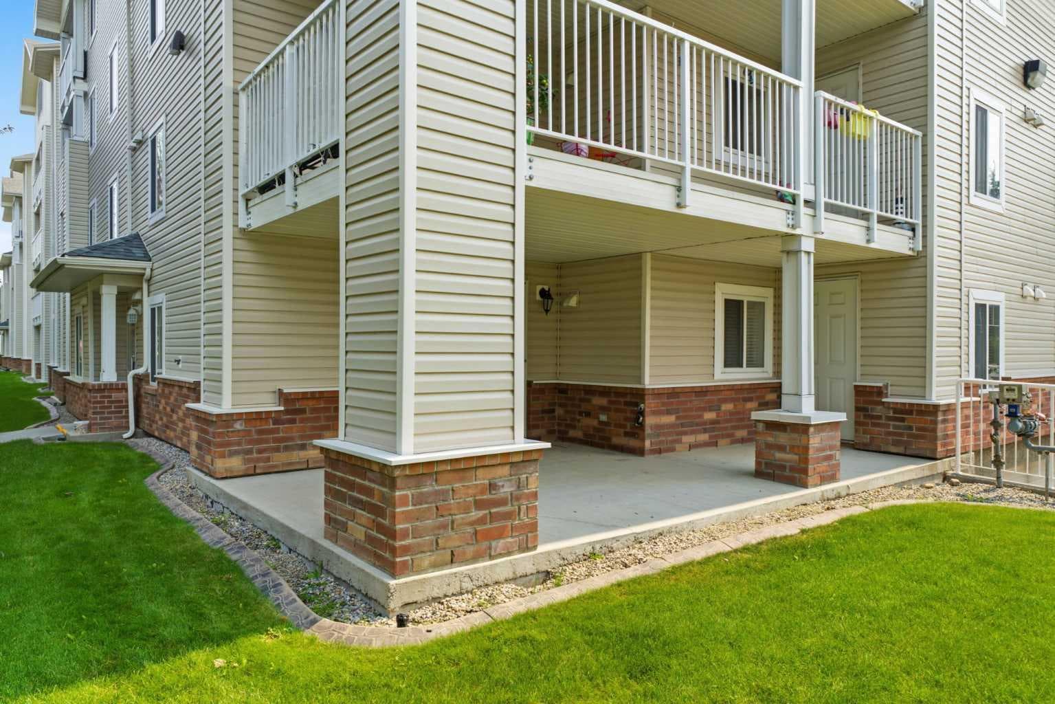 102, 17 Country Village Bay NE