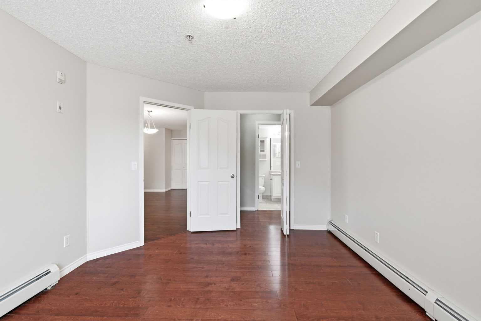 102, 17 Country Village Bay NE