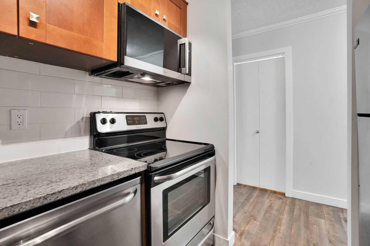 203, 1720 13 Street SW