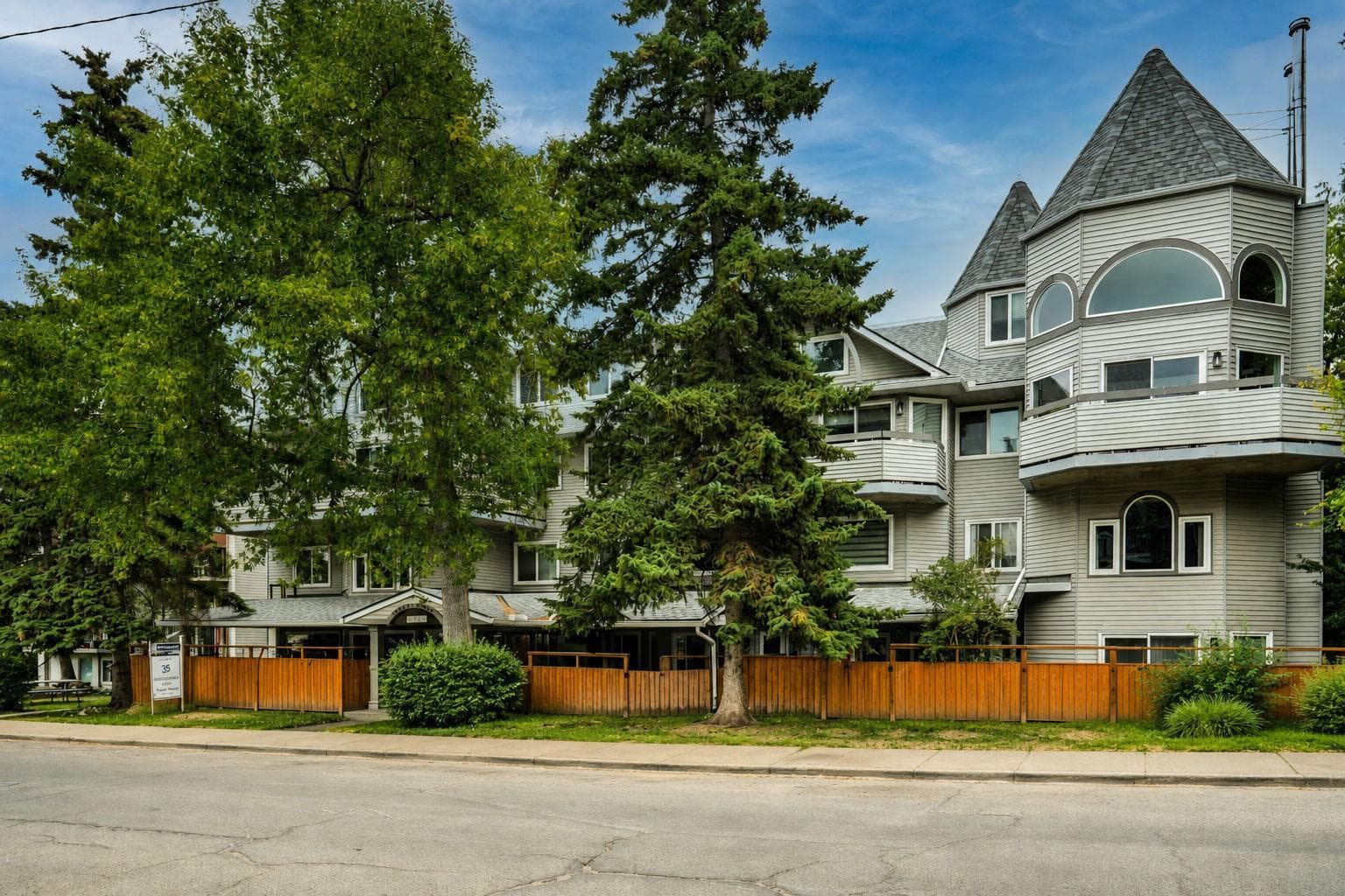 203, 1720 13 Street SW