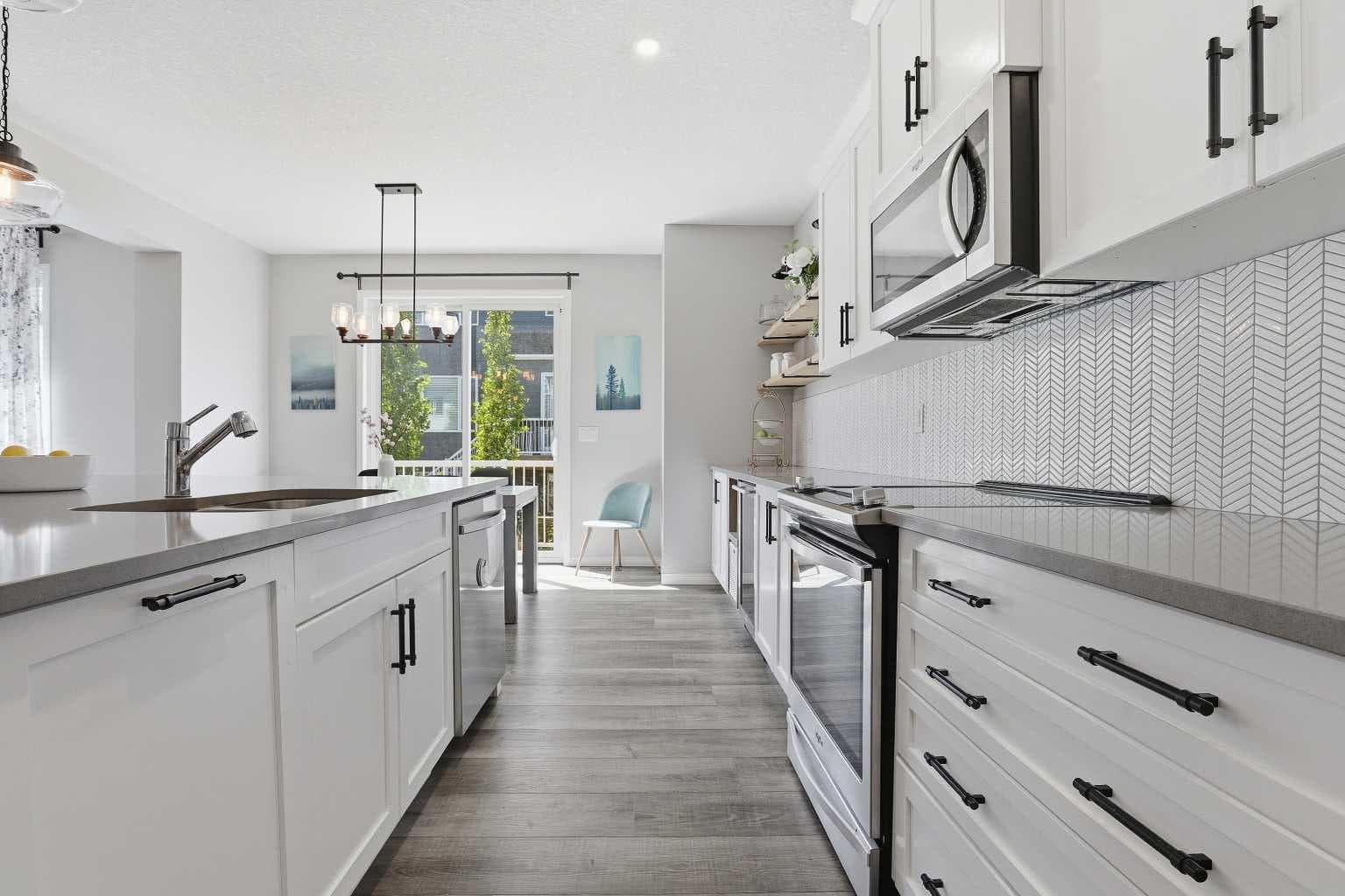 25 Yorkville Green SW