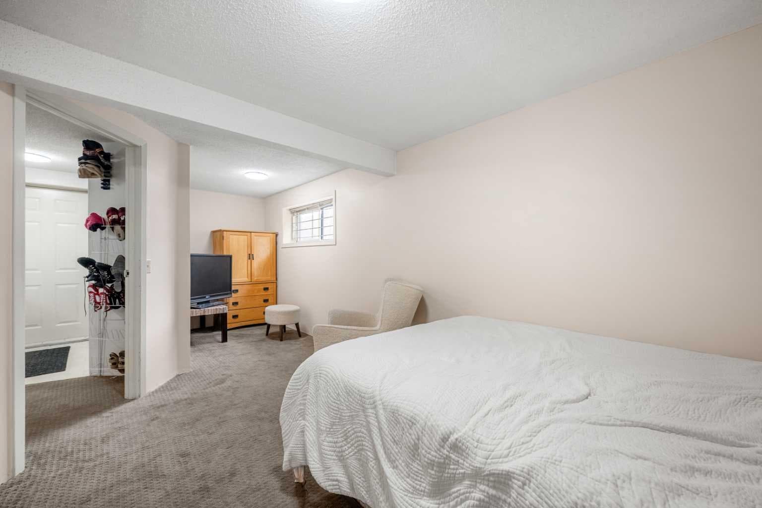 20 Bedwood Hill NE