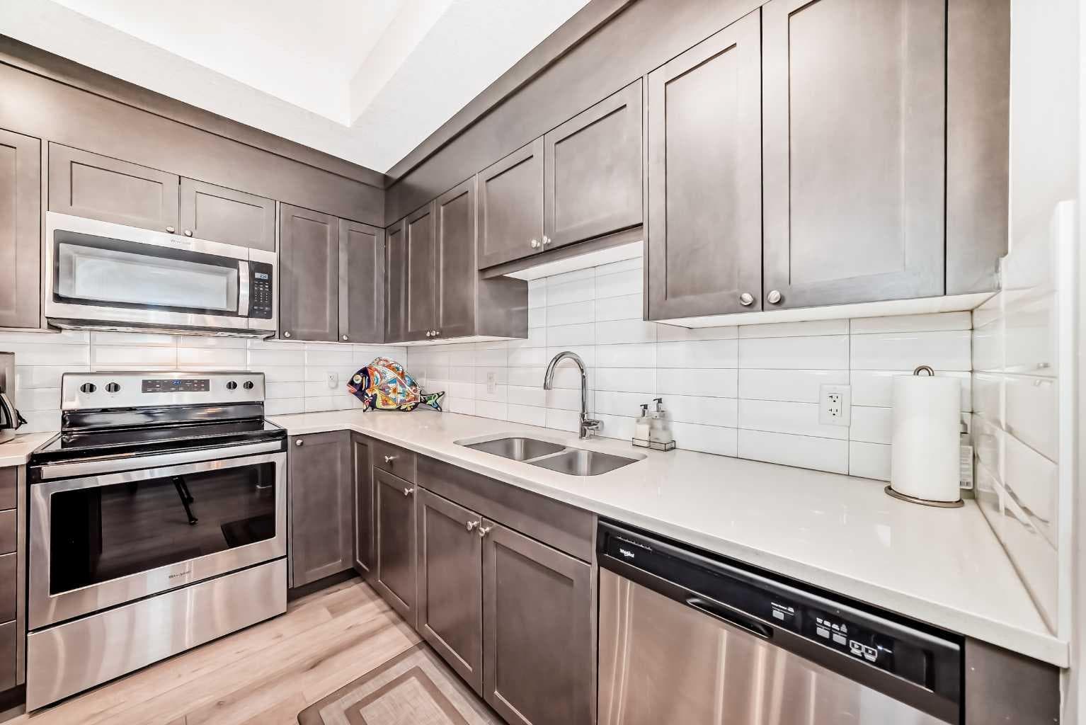 402, 30 Shawnee Common SW