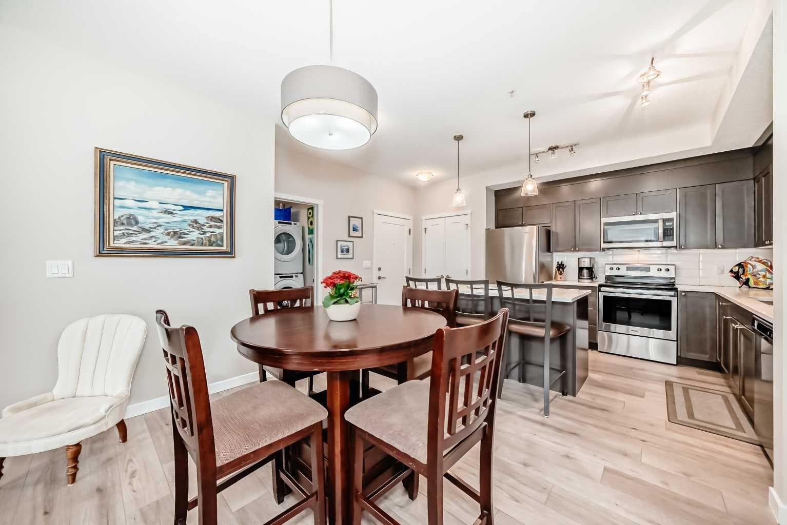 402, 30 Shawnee Common SW