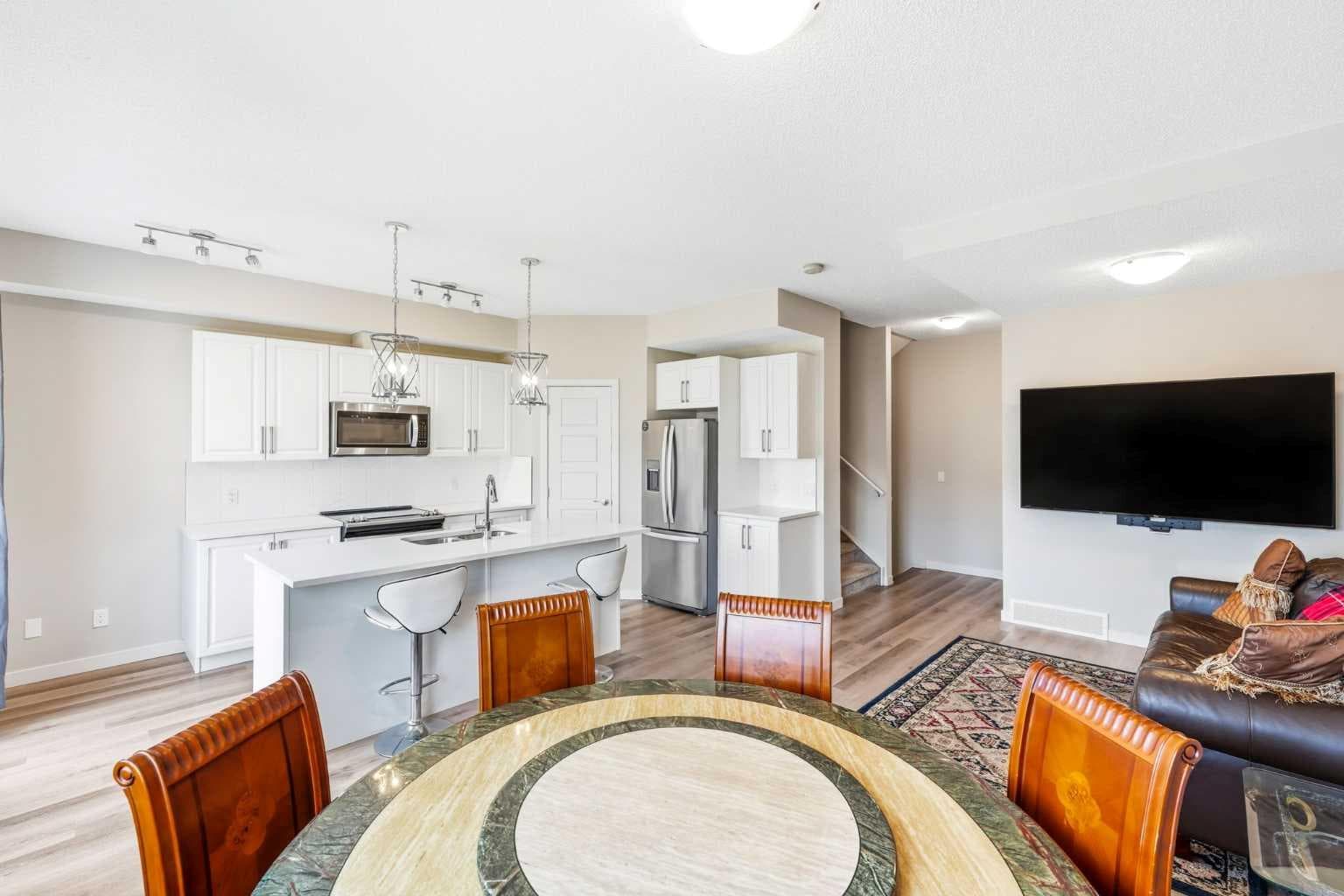 308, 32 Red Embers Parade NE