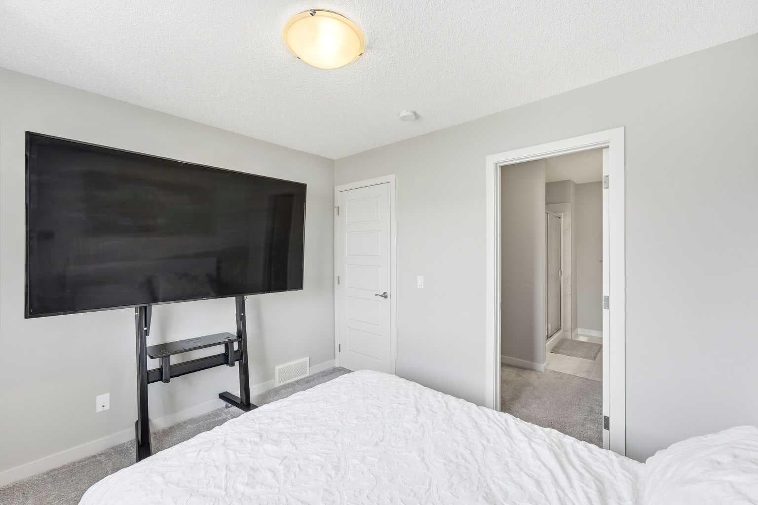 308, 32 Red Embers Parade NE
