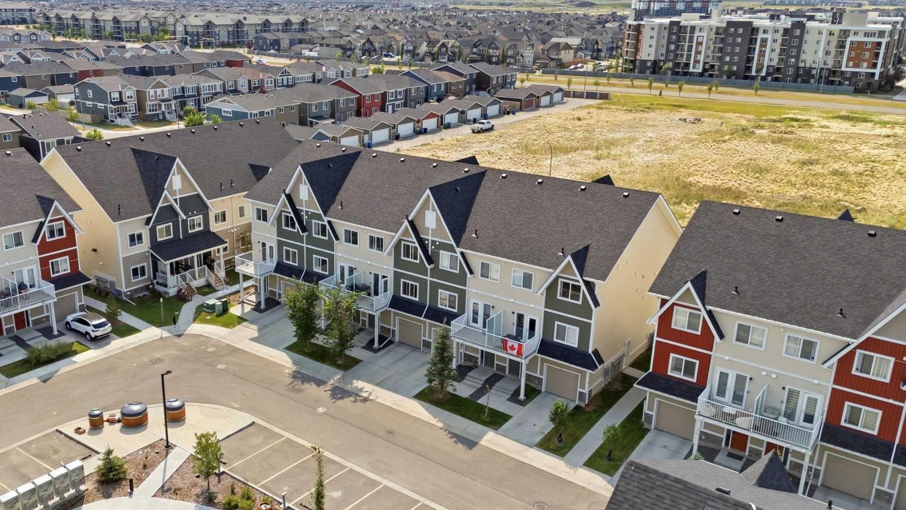 308, 32 Red Embers Parade NE
