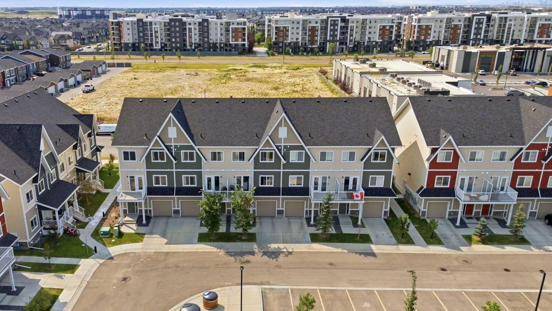 308, 32 Red Embers Parade NE