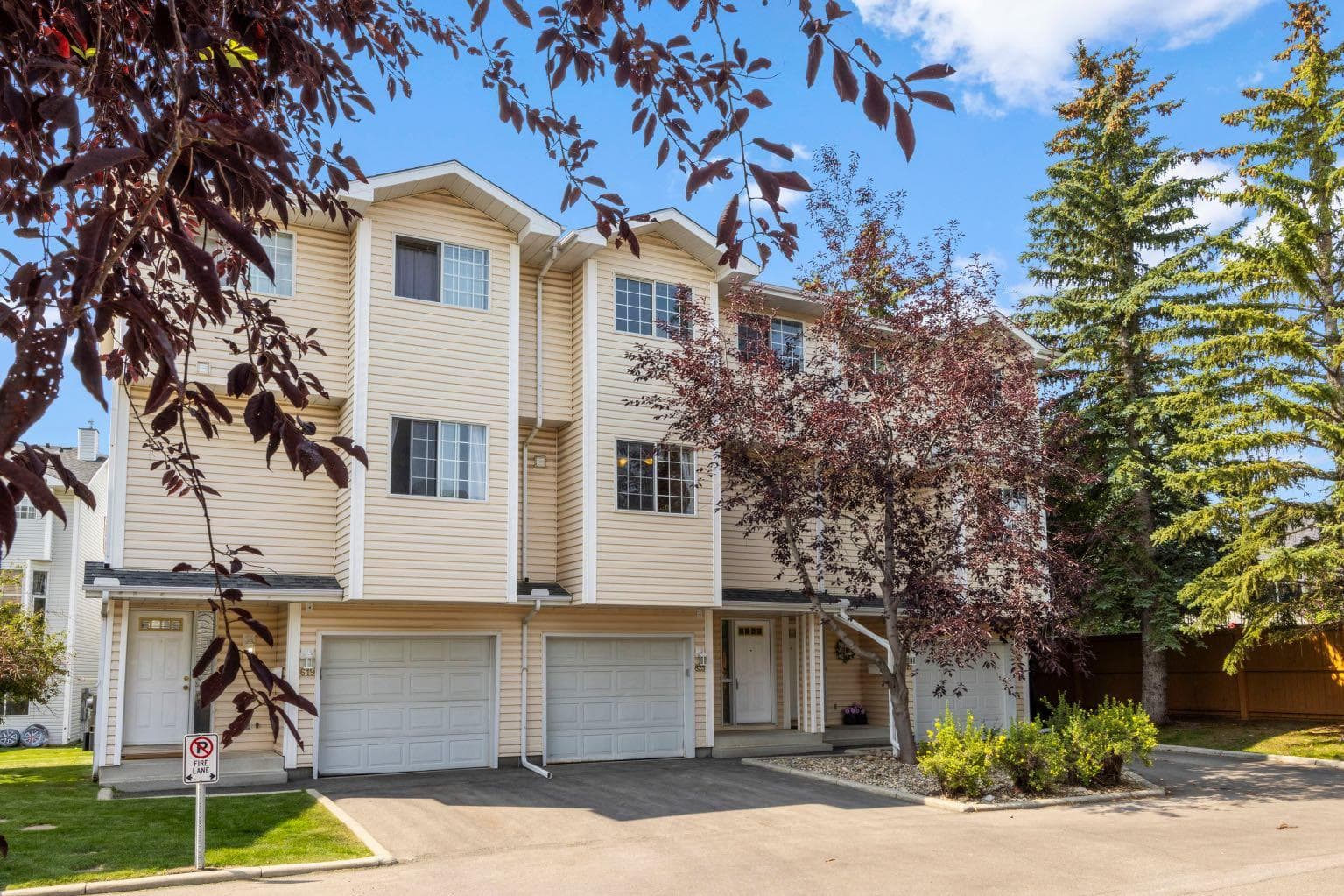 623 Hawkstone Manor NW