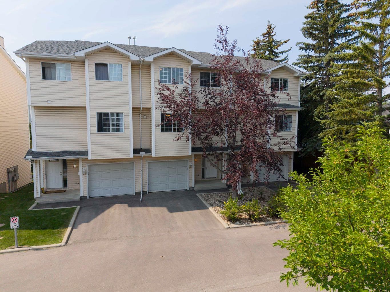 623 Hawkstone Manor NW