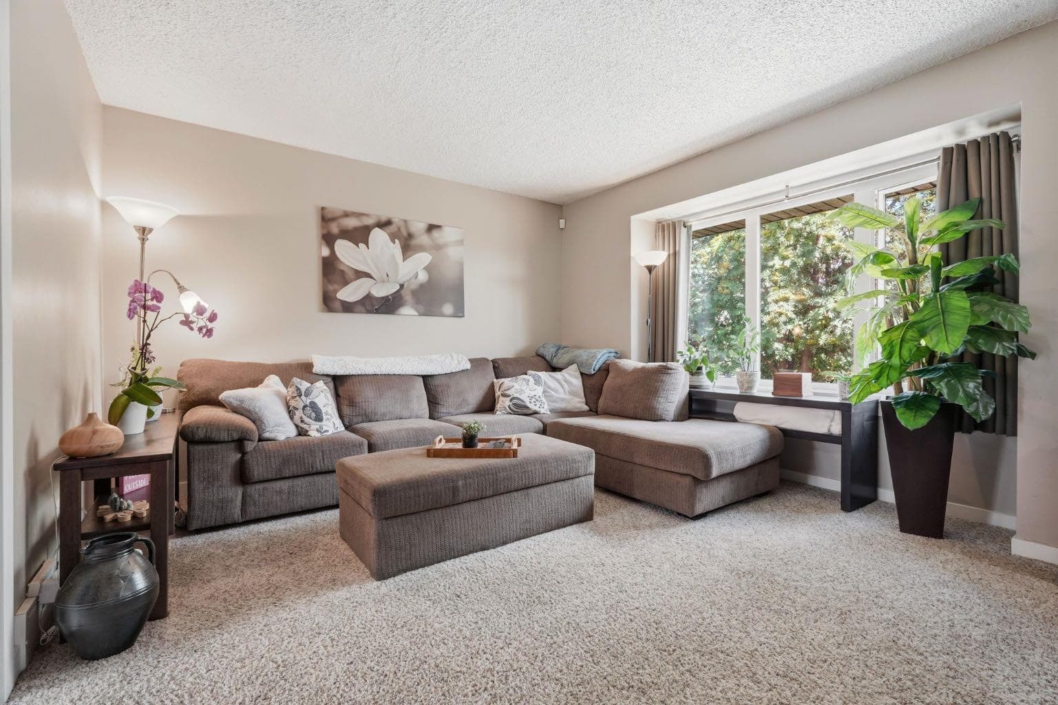 1037 Regal Crescent NE