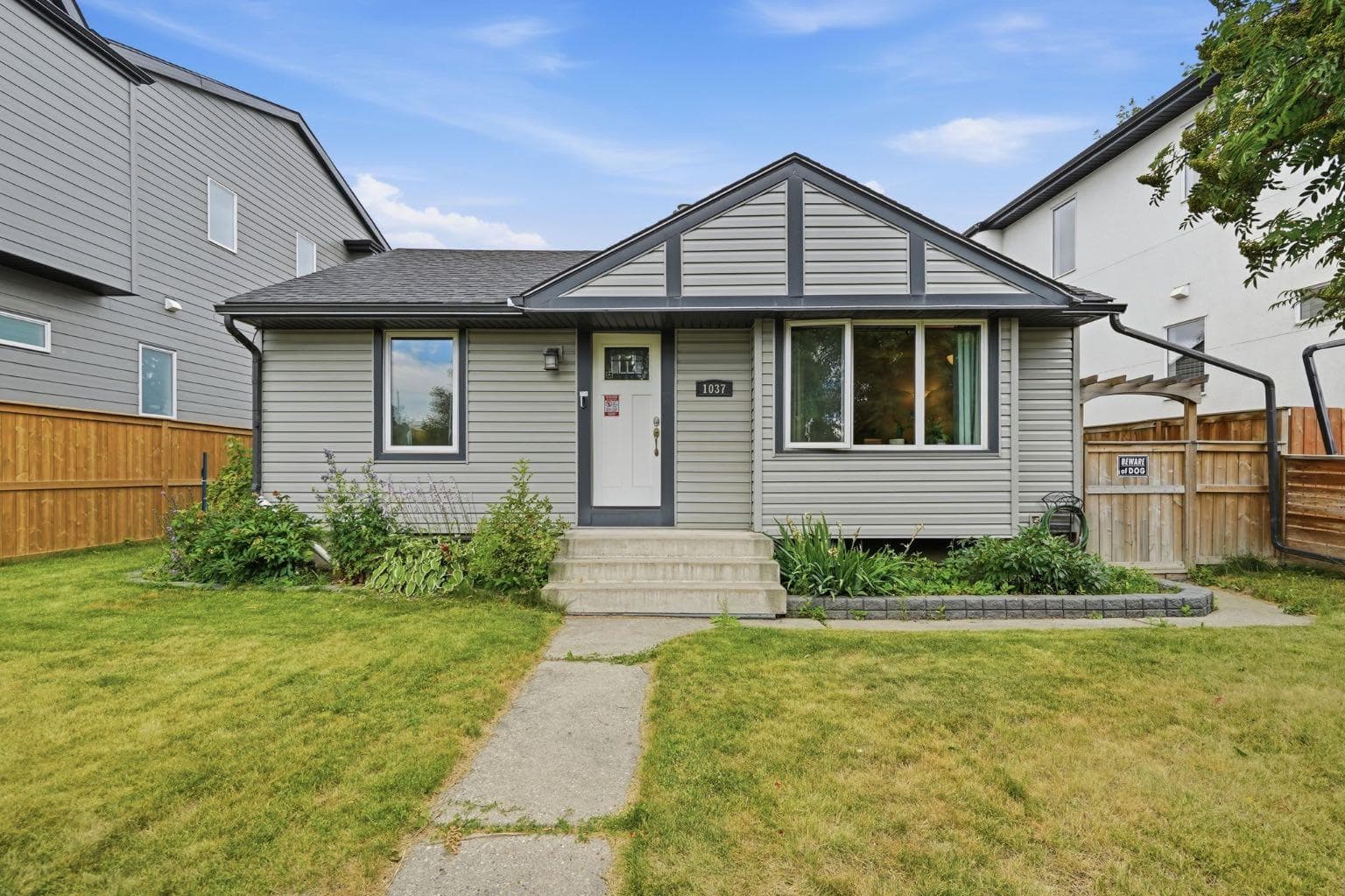 1037 Regal Crescent NE