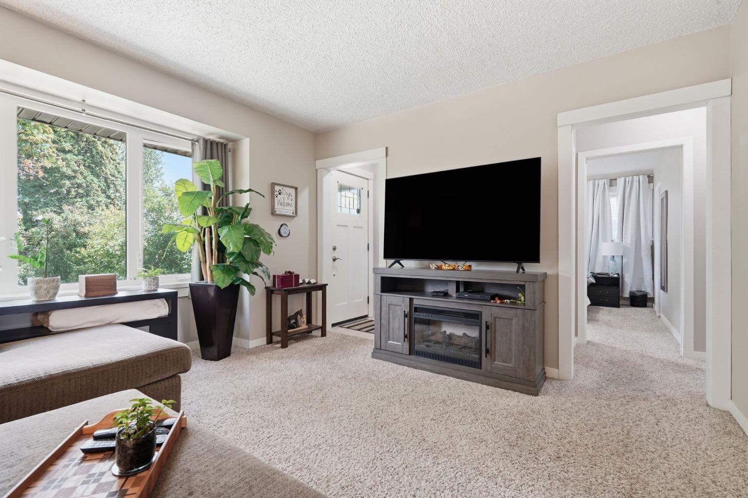 1037 Regal Crescent NE
