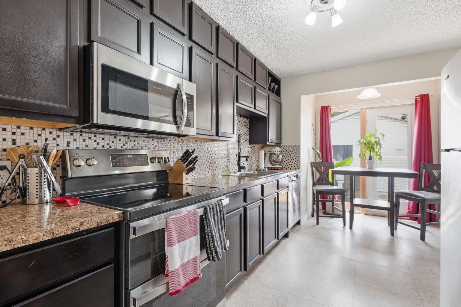 1037 Regal Crescent NE