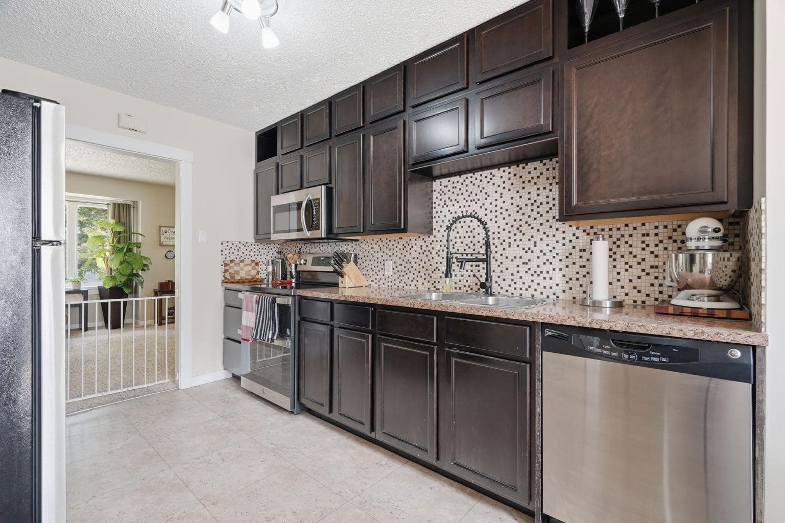 1037 Regal Crescent NE