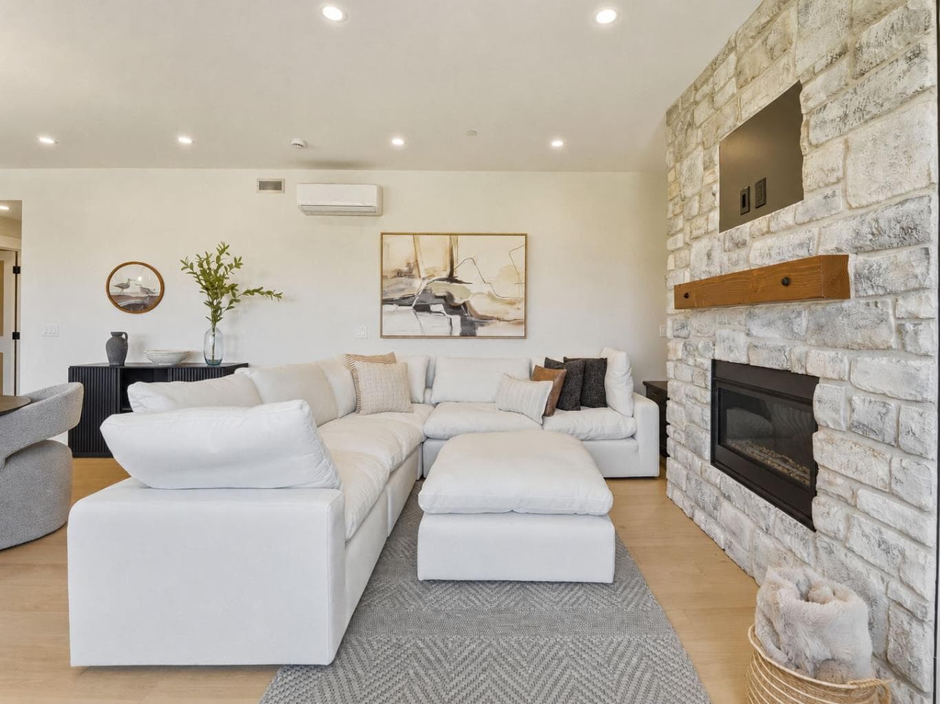 201, 101H Stewart Creek Rise 