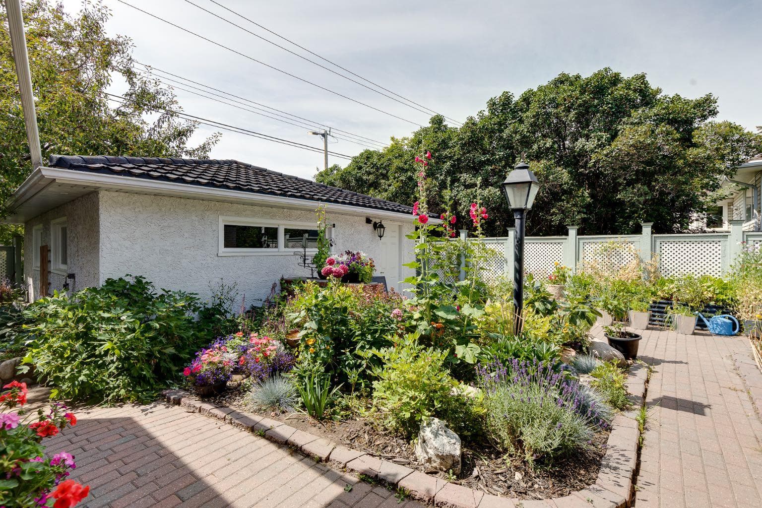 179 Capri Avenue NW