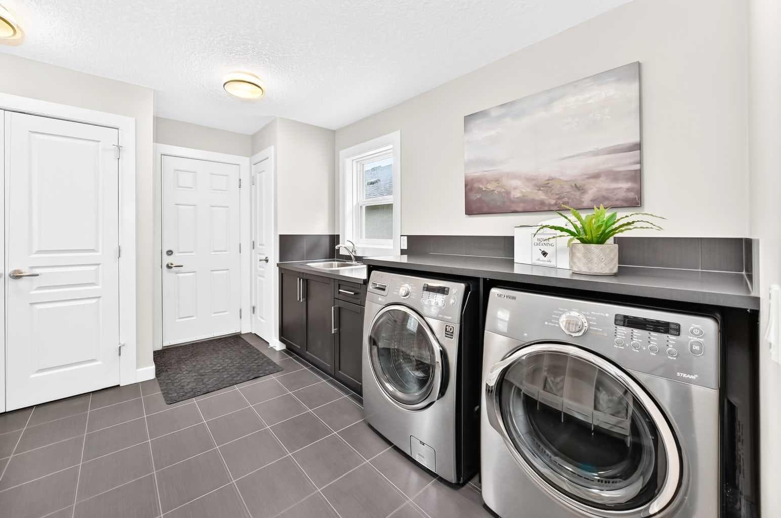 96 Cranarch Heights SE