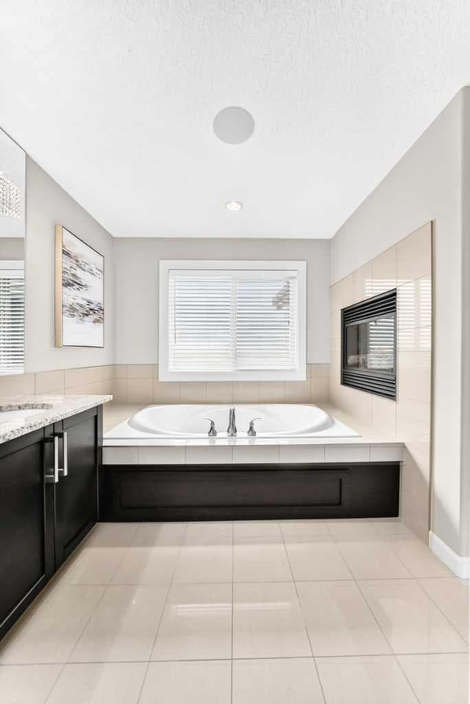 96 Cranarch Heights SE