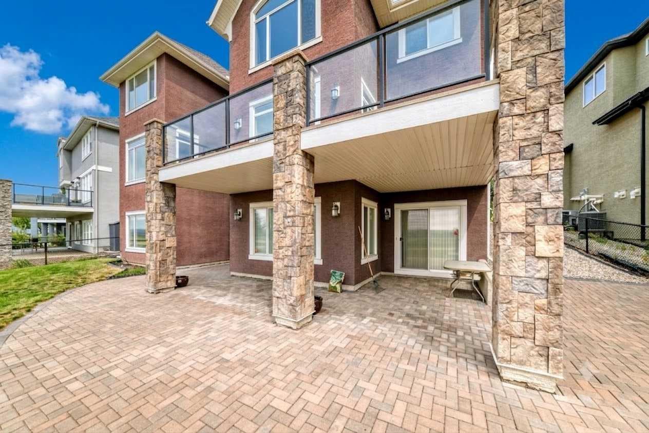 96 Cranarch Heights SE