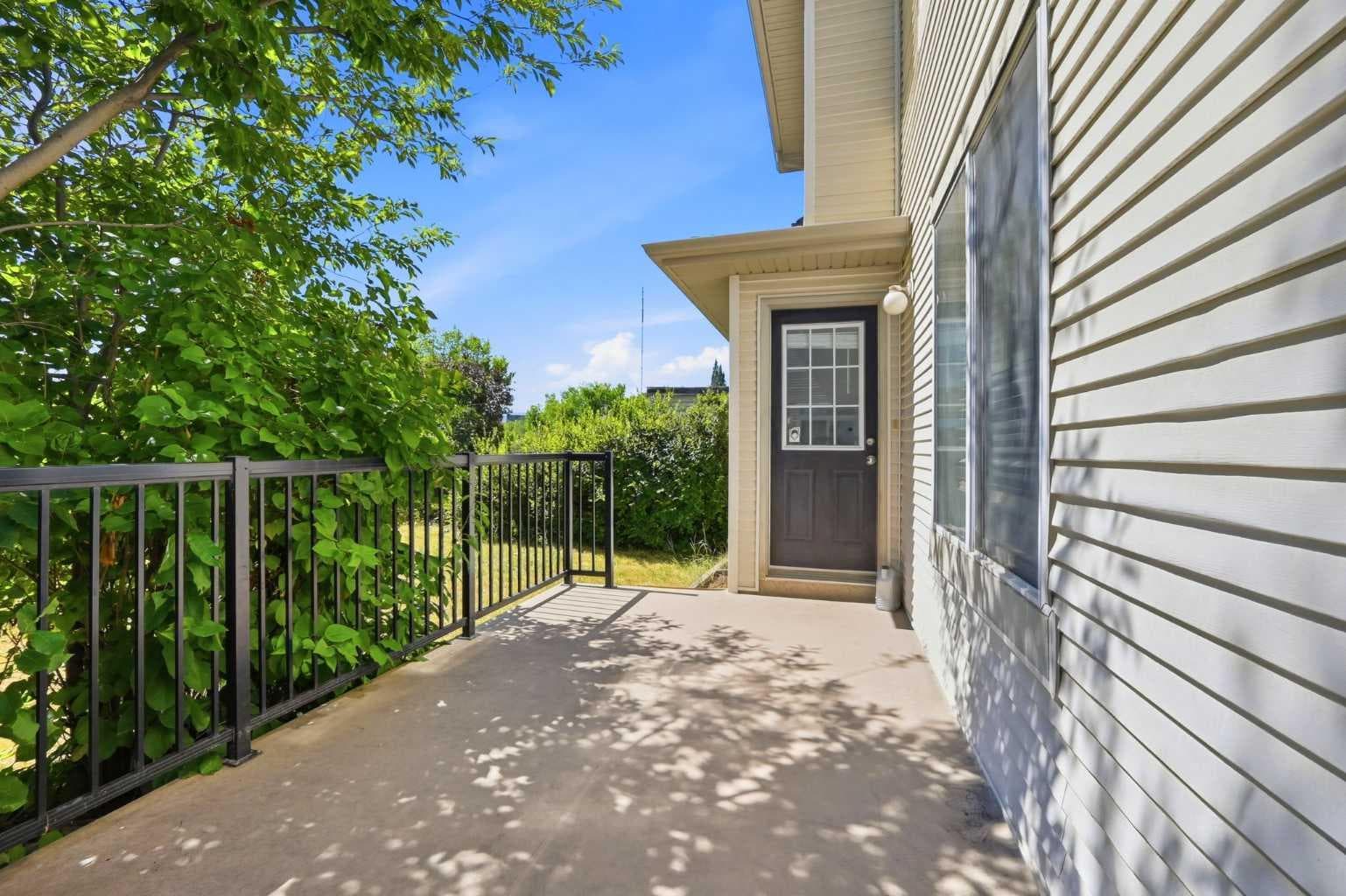 84 Cougar Ridge Circle SW