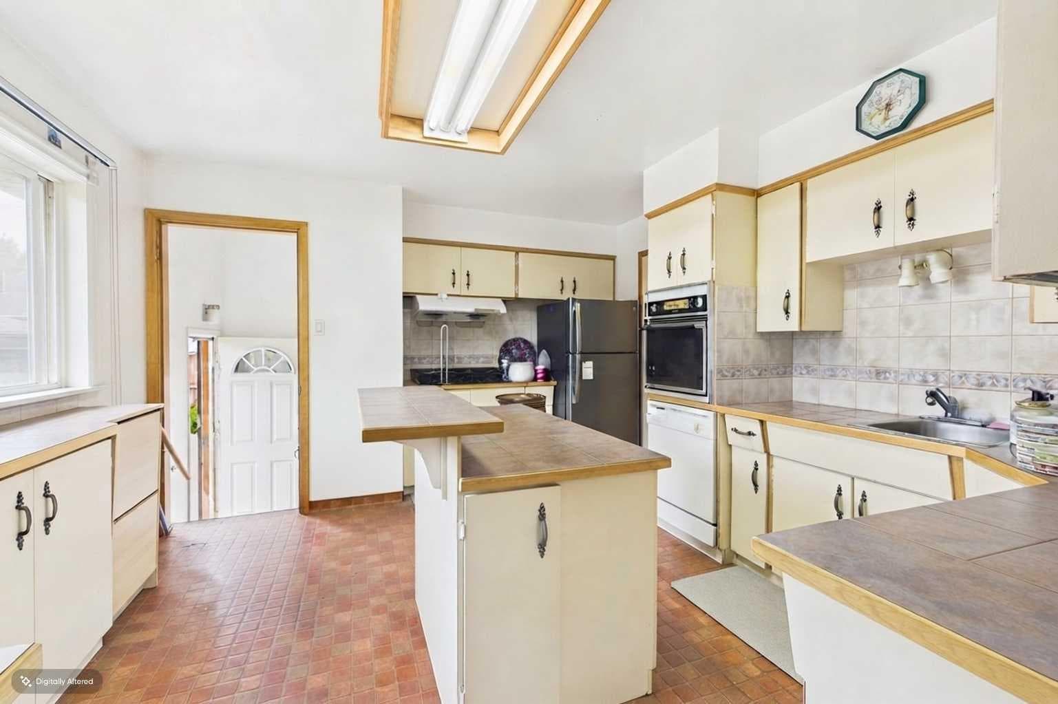 5 Chisholm Crescent NW