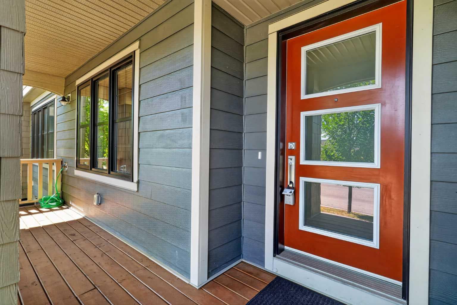 19 Marine Drive SE