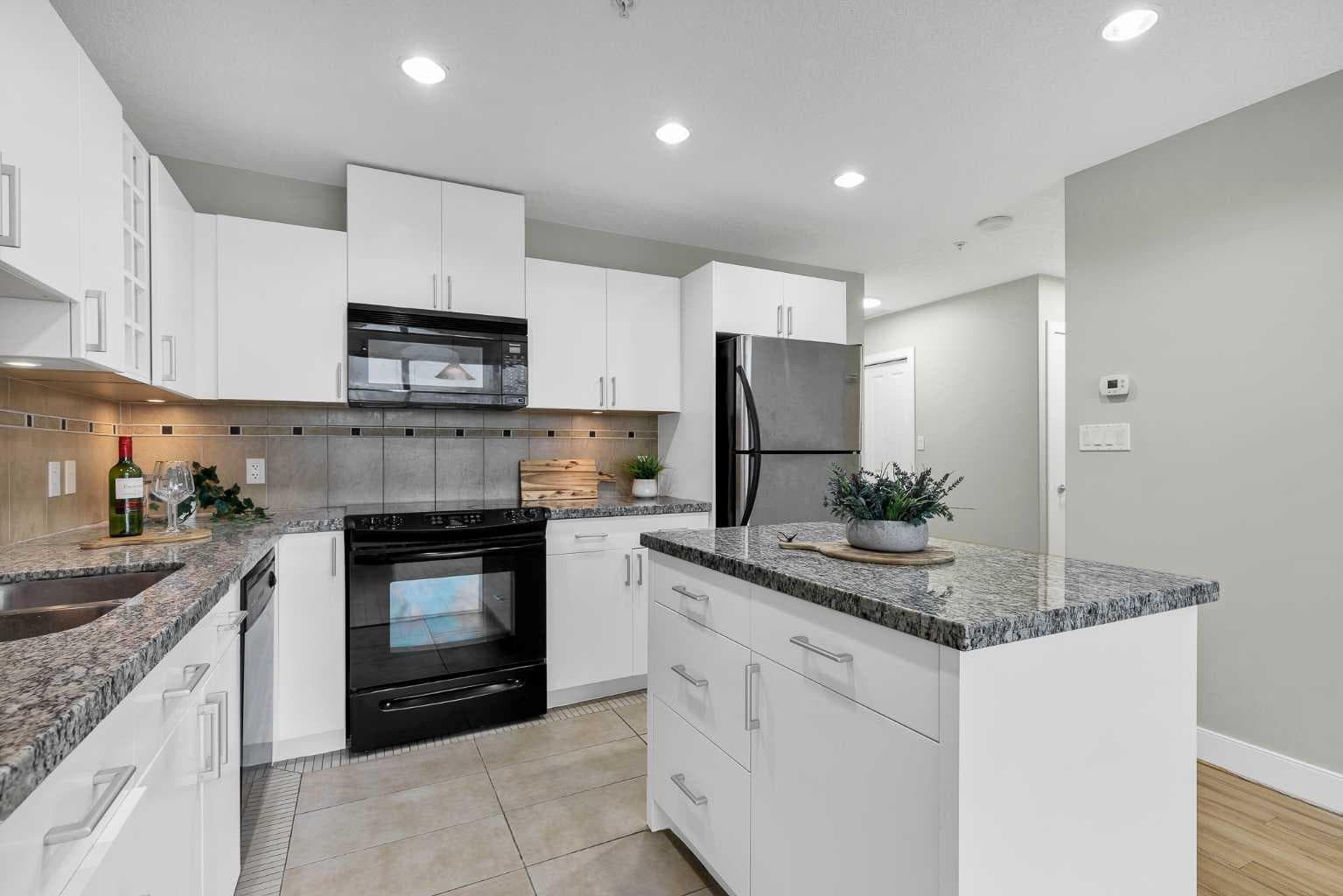 604, 77 Spruce Place SW