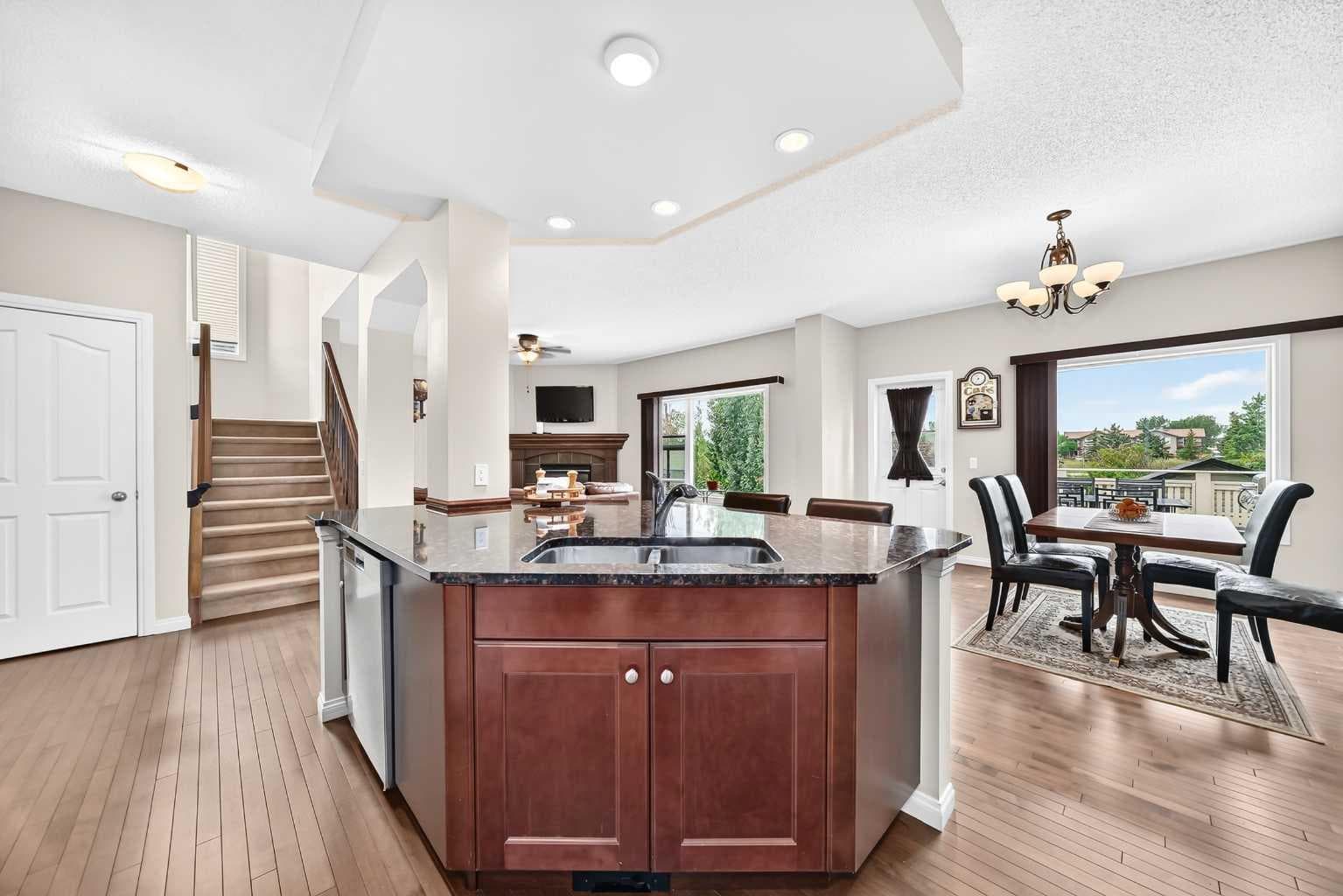 212 ASPENMERE Close 