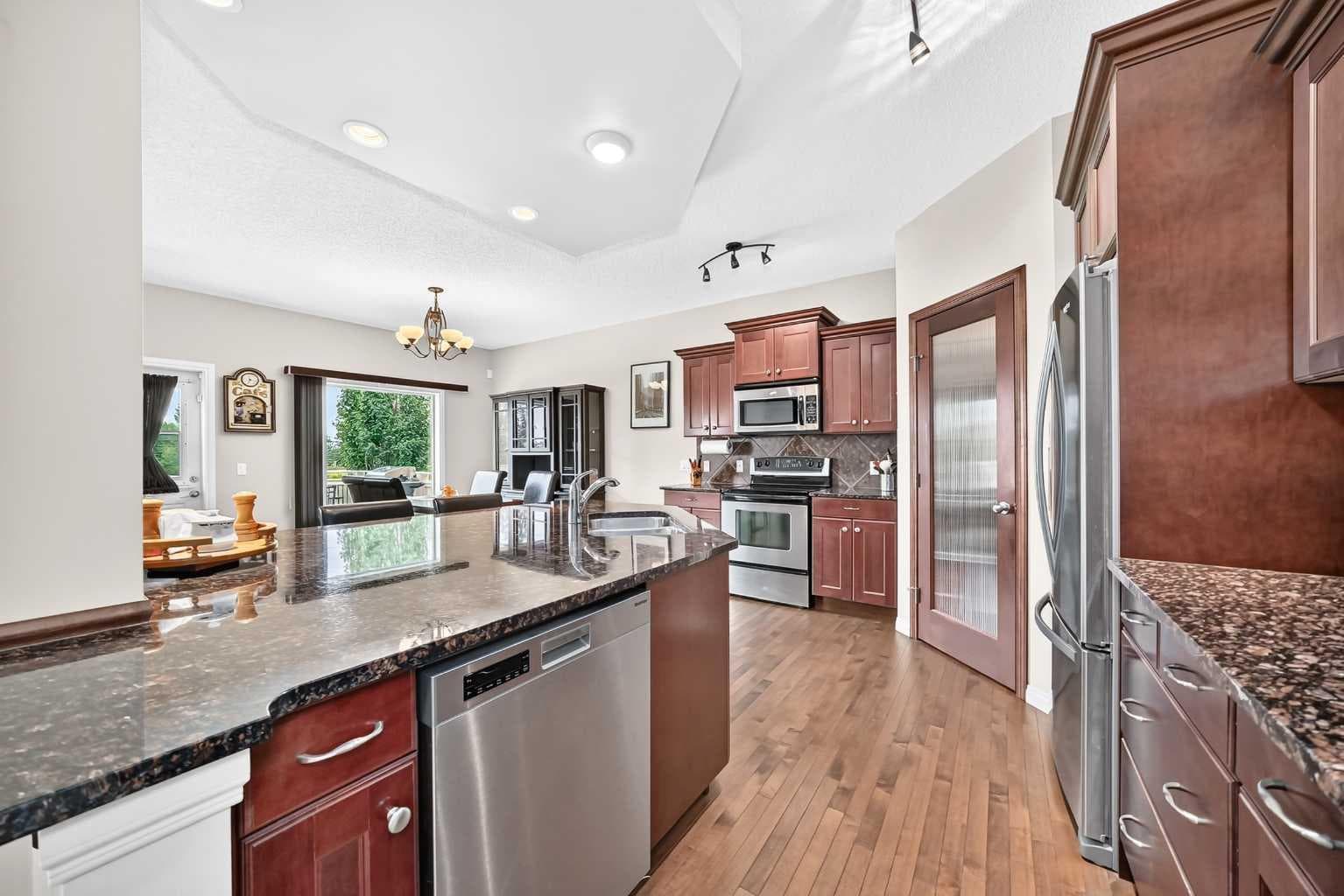 212 ASPENMERE Close 
