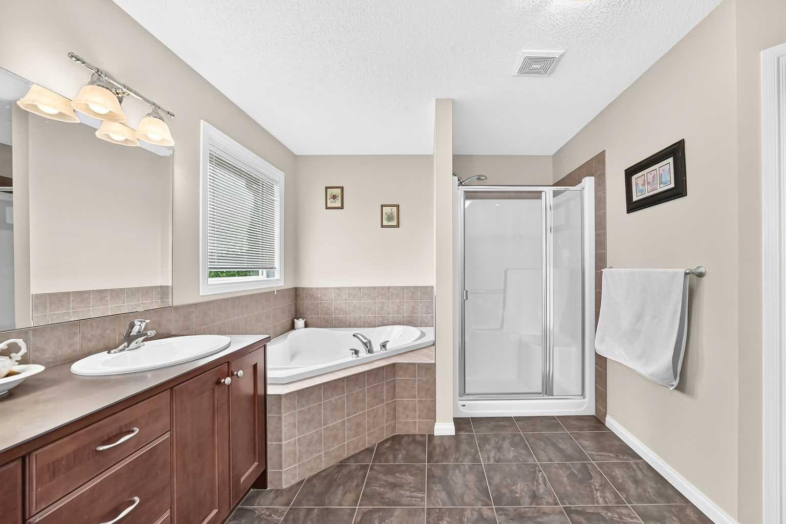 212 ASPENMERE Close 