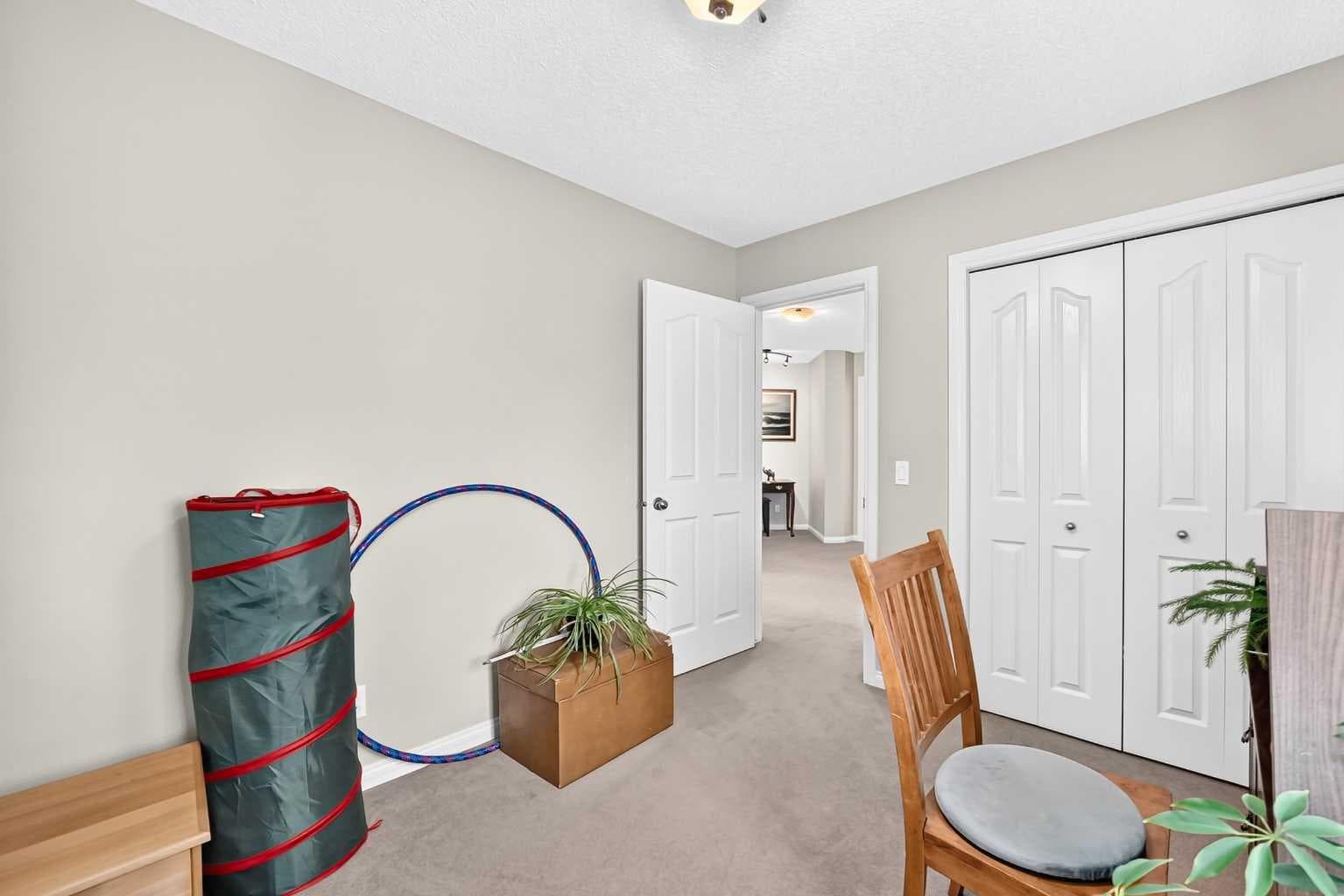 212 ASPENMERE Close 
