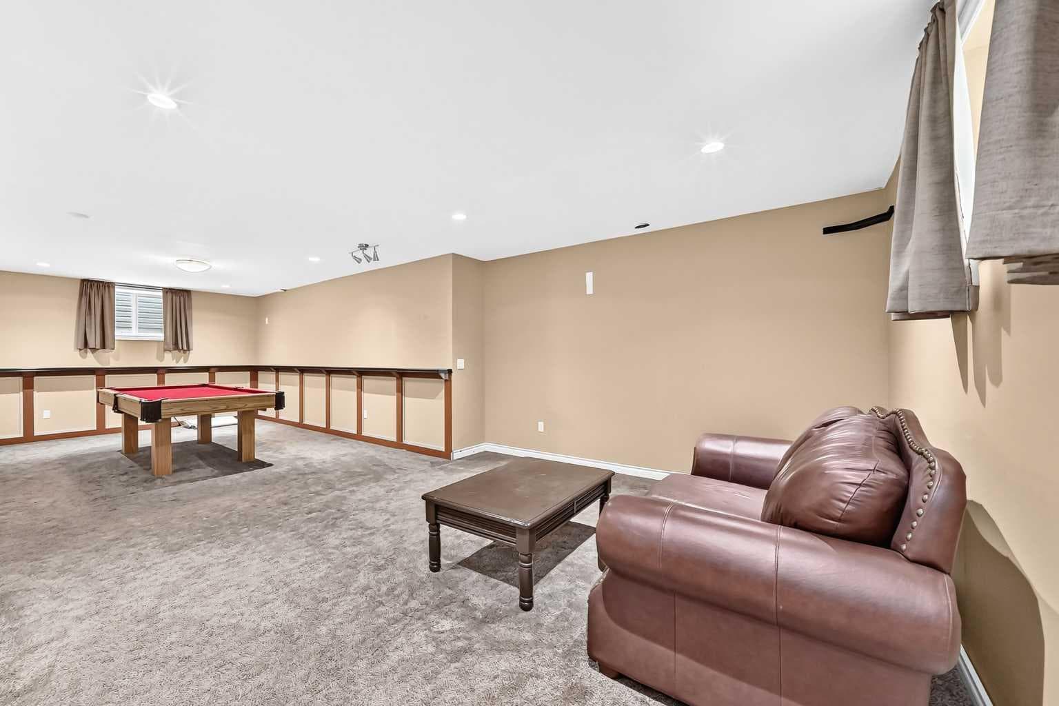 212 ASPENMERE Close 