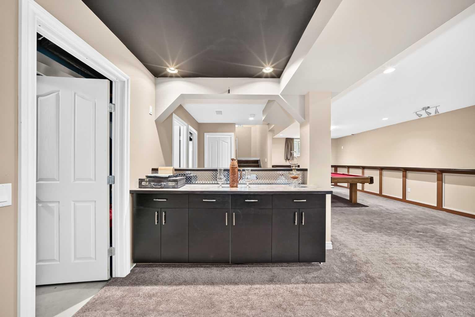 212 ASPENMERE Close 
