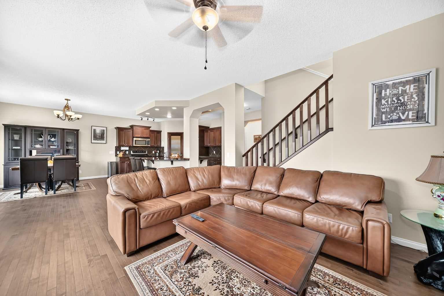 212 ASPENMERE Close 