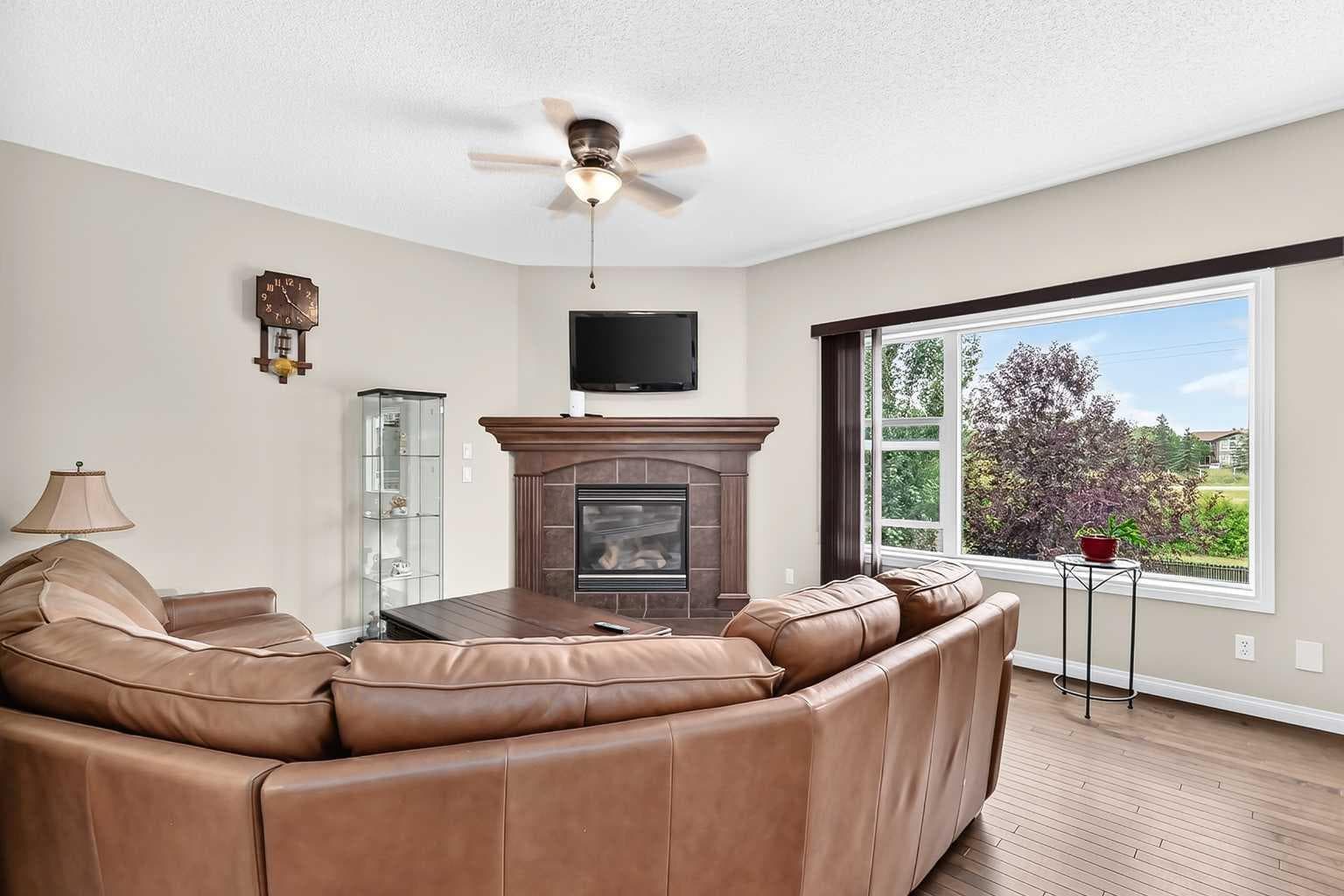 212 ASPENMERE Close 