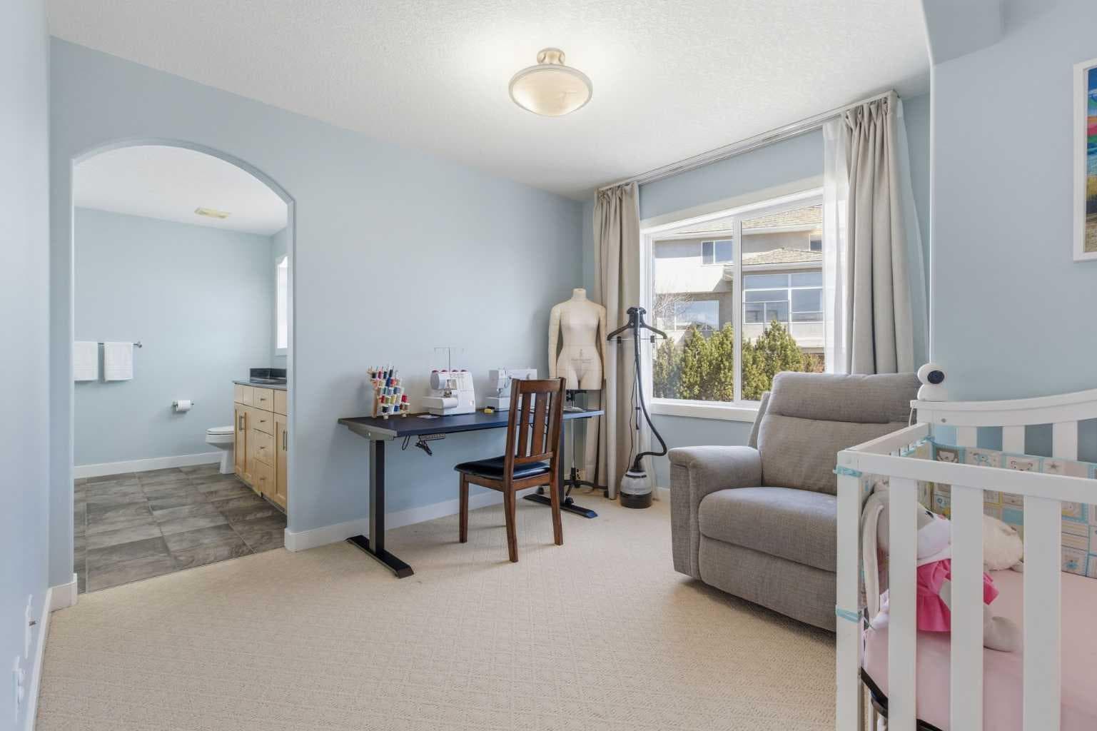 18 Royal Crest Way NW