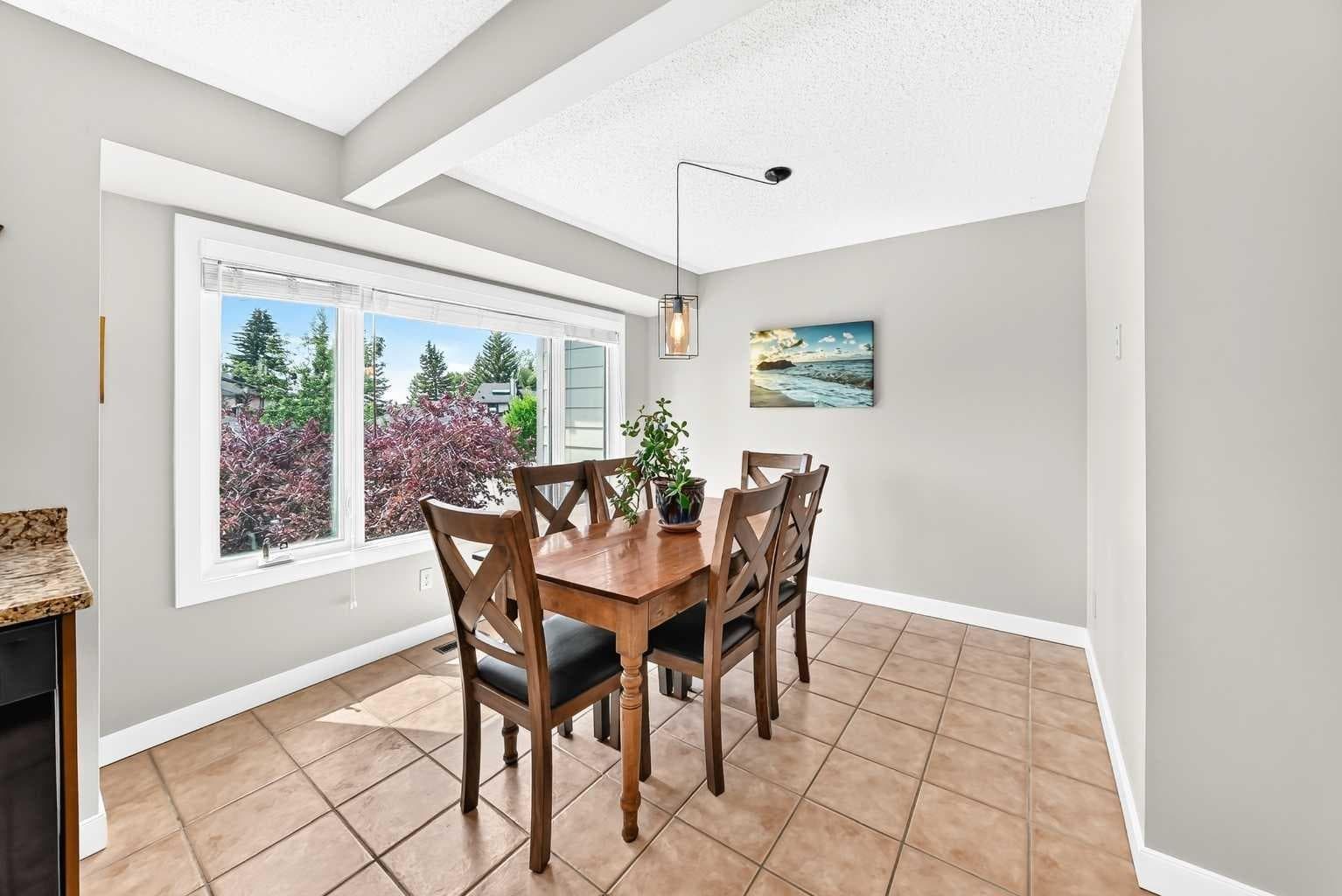 3, 185 Woodridge Drive SW
