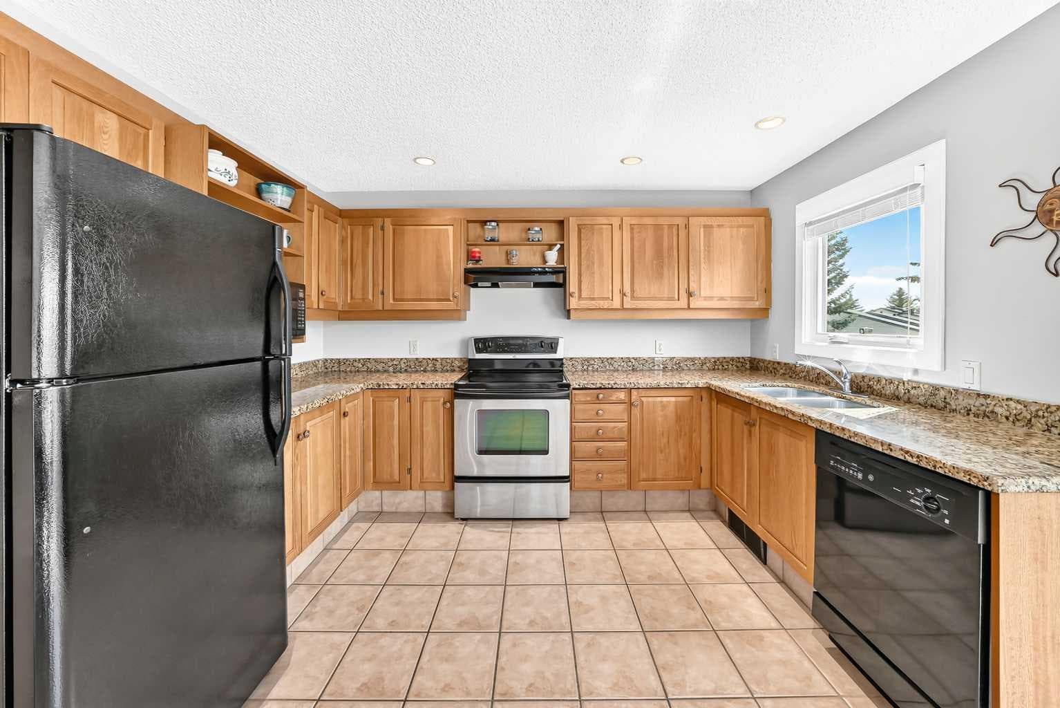 3, 185 Woodridge Drive SW