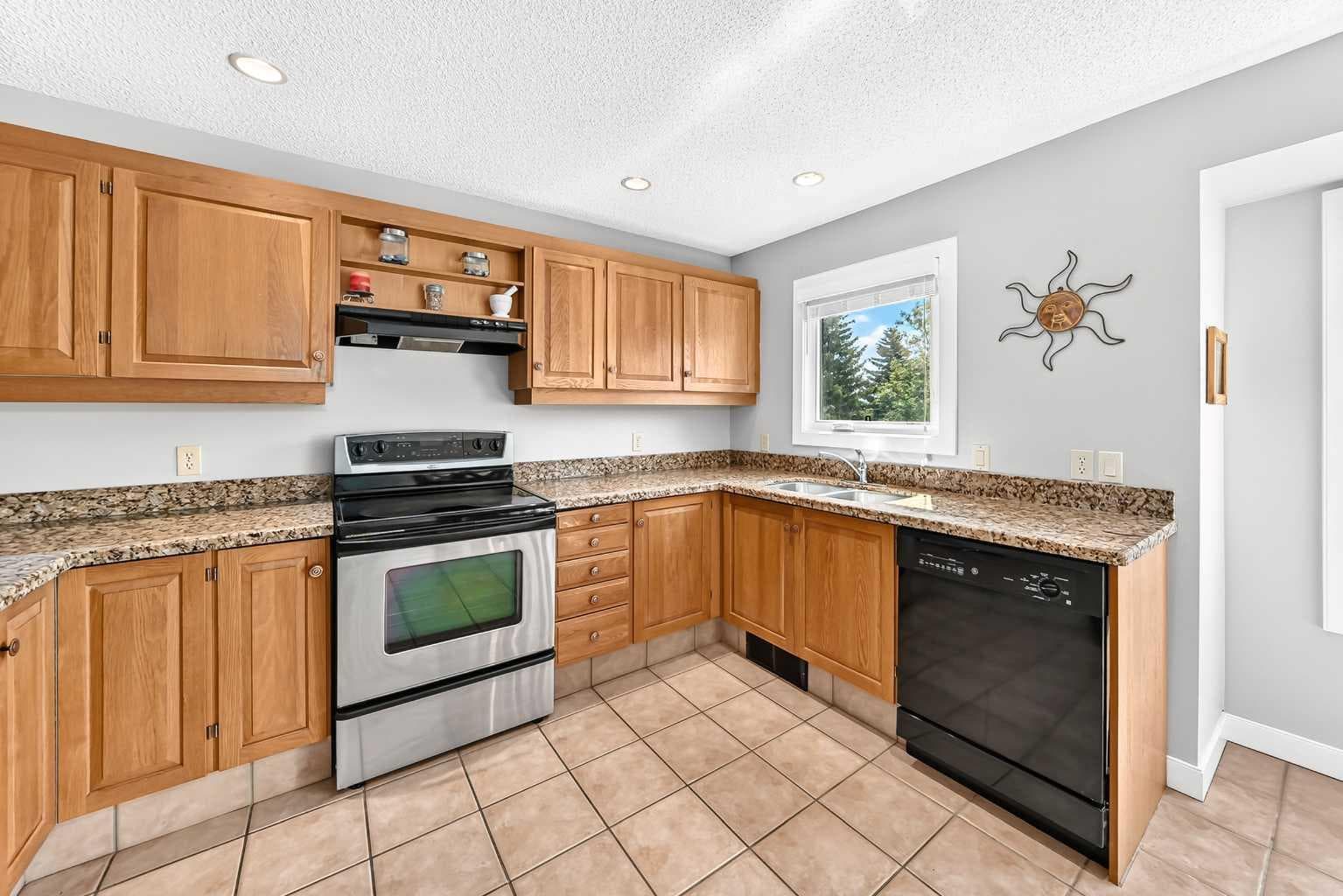 3, 185 Woodridge Drive SW