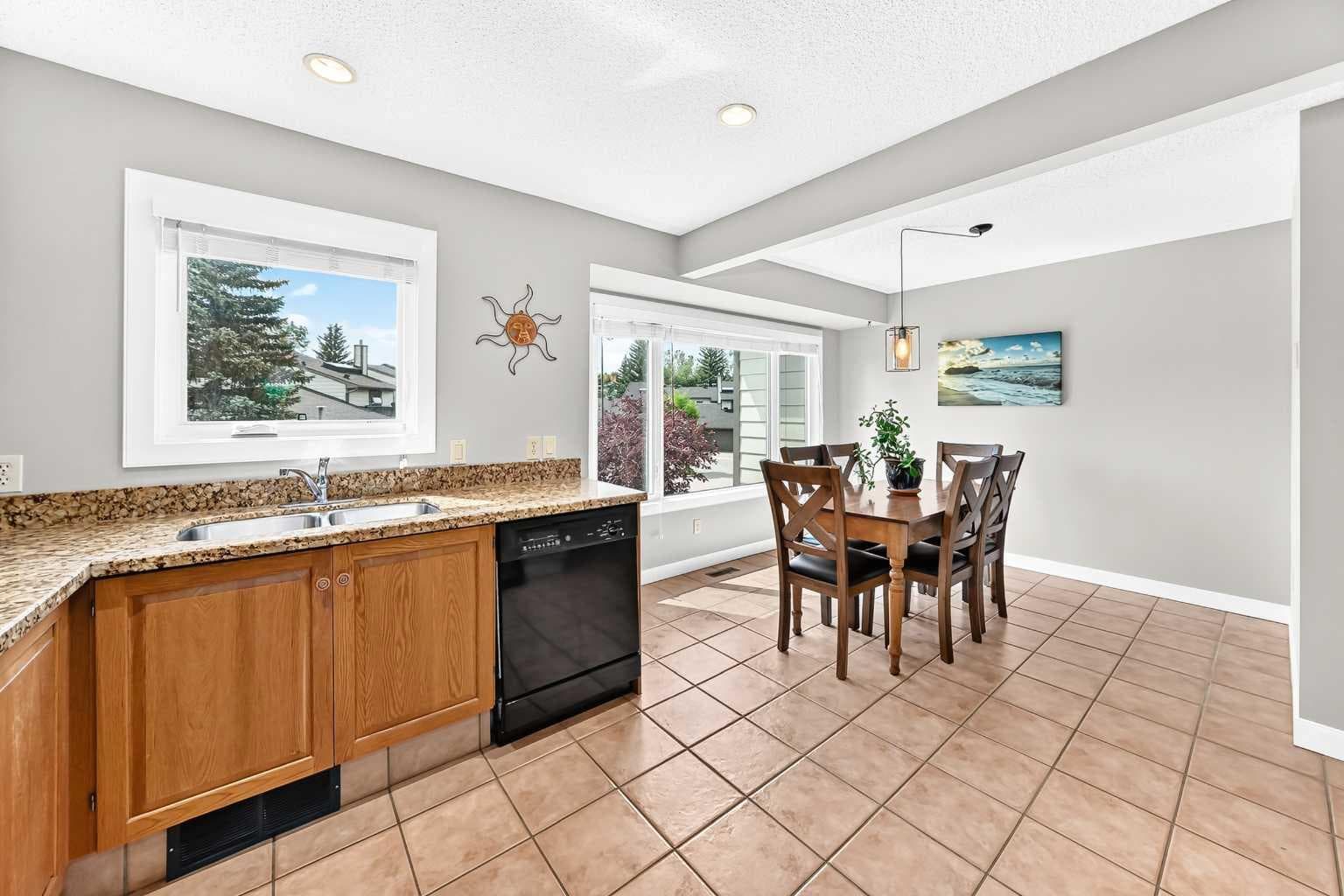 3, 185 Woodridge Drive SW
