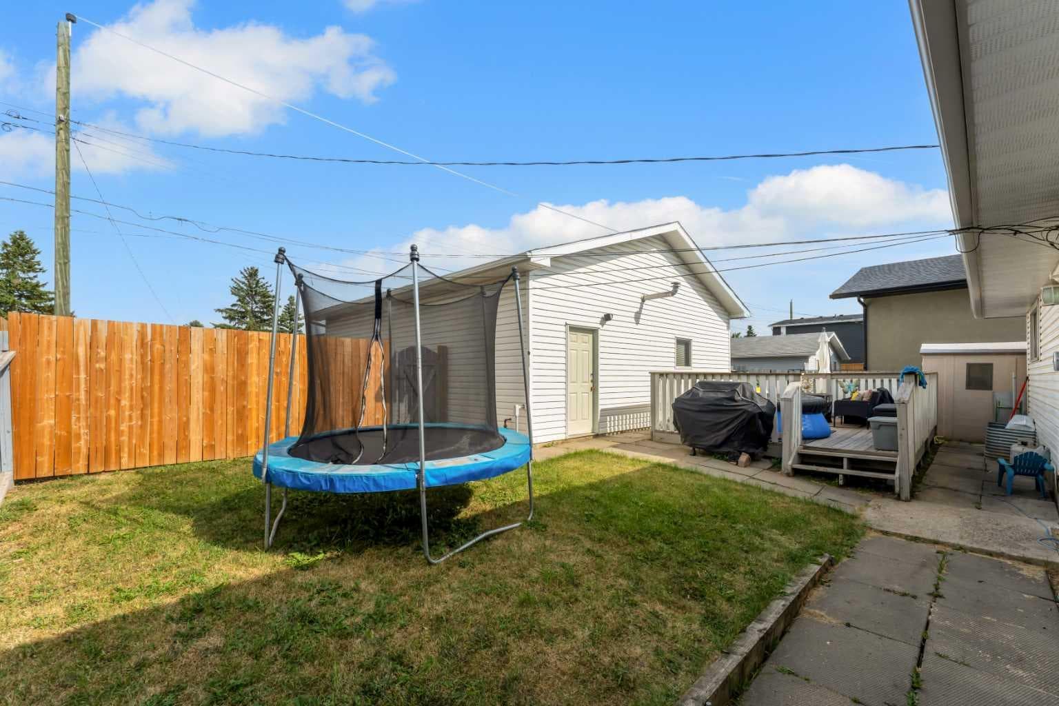 112 Penmeadows Close SE